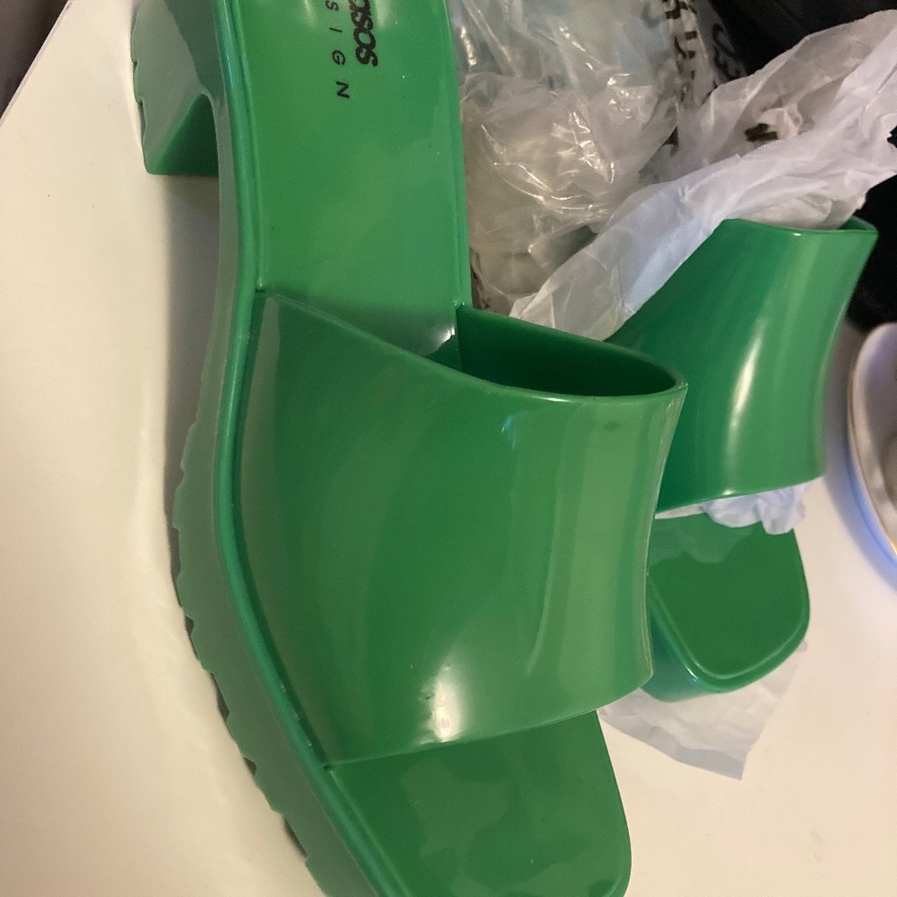 ASOS PLATFORM GREEN CHUNK SANDAL HEEL 8/8.5